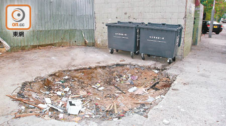 元朗「老鼠樂園」大部分垃圾已被清走，但中間大凹洞仍有垃圾。（李子強攝）