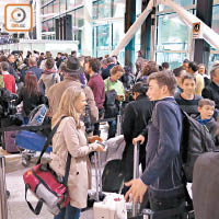 倫敦希思路機場每日要處理的旅客量龐大。