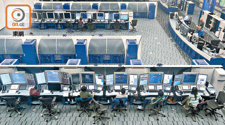 空管人員在控制中心經常會在不同崗位工作。