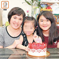 病人母女<br>鄧桂思（左）的十七歲長女（右）曾要求酌情允捐肝救母。