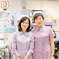 黃燕玲（左）及黃佩珊（右）介紹聯合醫院「抽血快證」服務。（鍾君容攝）