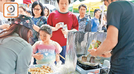 深水埗天光墟日前舉行首個合法有限度明火煮食墟市，吸引不少市民光顧。（資料圖片）