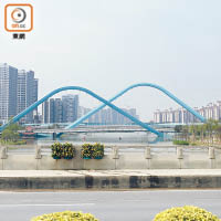 廣州南沙港口將有郵輪碼頭落成，並正興建來往深圳和中山的深中通道。（陳章存攝）
