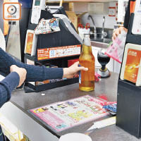 調查指一成六未成年受訪者有飲酒習慣，當中半數更每日飲酒，八成曾暴飲。（資料圖片）