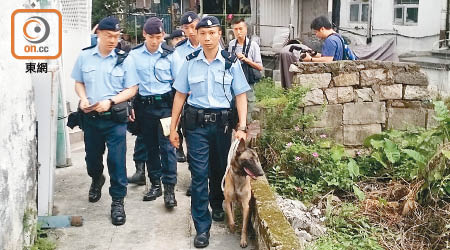 警犬隊亦有進行巡查工作。（林嘉諾攝）