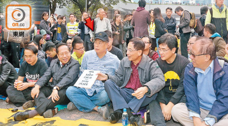 佔中發生至今逾兩年半，但包括黎智英（箭嘴示）等多名佔中搞手仍逍遙法外。