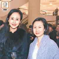 保護兒童會成員周瑋瑩（左）及冰雪集團行政總裁胡陳德姿（右）特別投契。