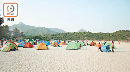 西貢鹹田灣昨晨滿布帳篷。
