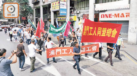 有澳門勞工團體遊行爭取居民的就業權益。