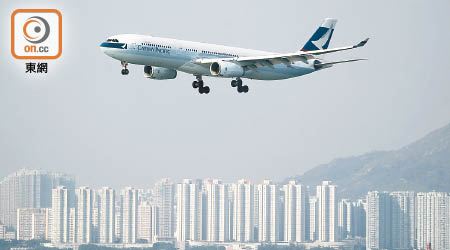 國泰昨早有由東京返回香港航機，因天氣問題急降澳門國際機場。（資料圖片）