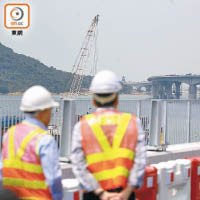 港珠澳大橋香港段工程軟、硬件先後出事，情況令人憂慮。