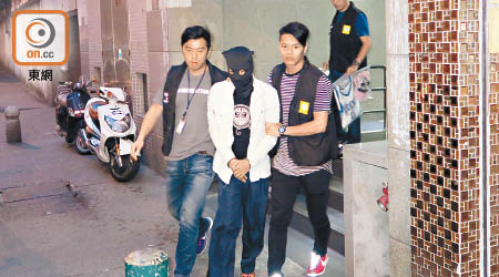 涉嫌與兩宗的士劫案有關男子被捕。