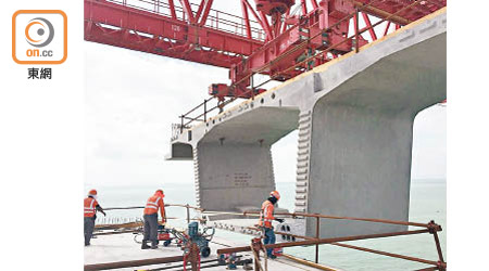 港珠澳大橋建造工程發生懷疑水泥鋼筋的化驗報告造假事件。