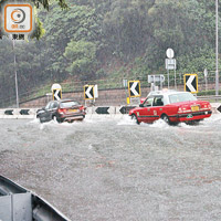 前日首場黑雨，本港多區頓成澤國。