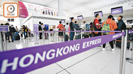 一名女乘客早前在香港快運網站付款訂票後，最終因其交易紀錄離奇消失而無法登機。（資料圖片）