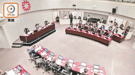 房屋委員會昨召開周年特別公開會議，是張炳良最後一次以主席身份主持。（胡家豪攝）