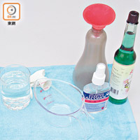 製作酒精噴霧的方法簡單，只需將一份酒精與三份水混合稀釋即可。