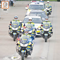 警隊護送組護送「車陣」分成四種級別，圖為示範「暢順護送」的護送陣式。（黃偉邦攝）