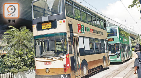 九巴和電車推出轉乘優惠，為期六個月。（黃仲民攝）