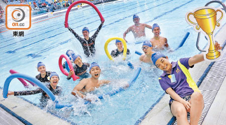 粵港澳水中健體比賽暨匯演吸引近四百人參加。（黃知樂攝）