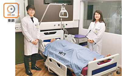 由實驗室走進病房，黃幸常（左）和黃妍珍（右）希望把研究累積知識，用於病人身上。（張汶樂攝）