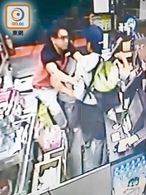 便利店內的閉路電視，攝錄了死者鄭嘉沛（左）遇害經過。（資料圖片）