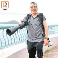 市民黃先生一早帶備長鏡拍攝遼寧號編隊進港一幕。