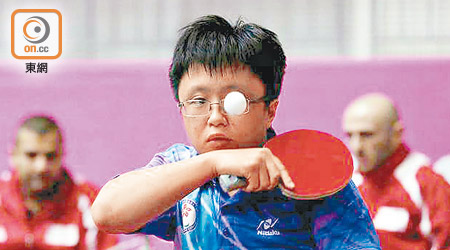 老智航是乒乓球好手，曾代表香港到不同國家比賽。（受訪者提供）