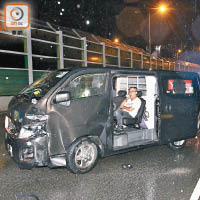 客貨車司機在場助查。（陳家富攝）