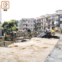 上周二大埔區雨量達黑雨水平，山寮河氾濫令汀角村及大美督村成澤國。（資料圖片）