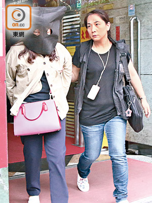 涉案女子被捕。（左錦鴻攝）