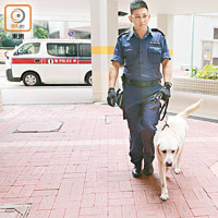 警方出動搜索犬協助搜證。