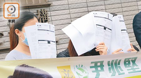 苦主不滿婚禮公司「走數」，昨入稟小額錢債審裁處追討欠款。（洪業銘攝）