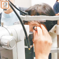 視光師建議長者定期驗眼，盡早找出眼睛毛病及增加康復機會。（資料圖片）