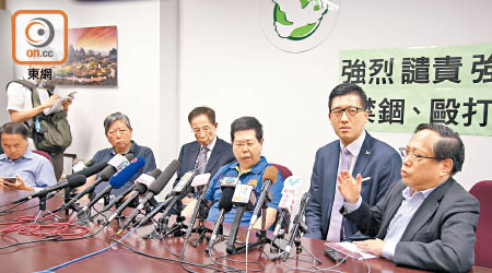 當日亂發炮<br>民主黨多名成員八月十一日高調陪同林子健（右三）出席記者會。