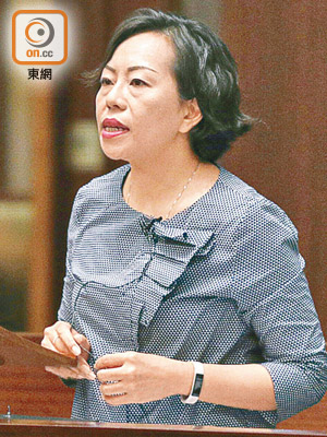 麥美娟建議除加強規管商廈外，政府長遠應覓地增加房屋供應。