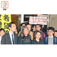 羅冠聰（右）早前被高院裁定喪失立法會議員資格後，昨再因衝擊政總判囚。