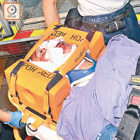 一名工人傷勢較重，轉送屯門醫院治理。