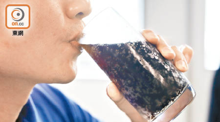 健怡飲料有甜味，但低卡路里，可能搞亂大腦影響新陳代謝。（資料圖片）