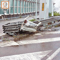 車門飛脫<br>客貨車車門亦飛脫。