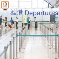 強颱風「天鴿」上周襲港，機場保安公司要求當日遲到或缺勤的員工，須補鐘或扣假，備受質疑。（資料圖片）