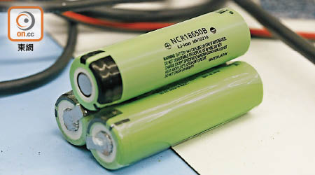 電動車電池分為筆芯形（圖）或塊狀形。
