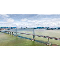 港珠澳大橋主橋經歷雙颱風吹襲仍完好無缺。（網上圖片）