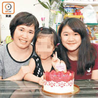 鄧桂思（左）離世後，阿甄寫信慰問其女兒Michelle（右）。（資料圖片）