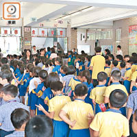 興德學校全校有五百八十二名學生，昨日共有十六名學生缺席。
