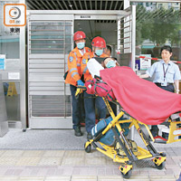 德朗邨獲救婦人送院檢查。