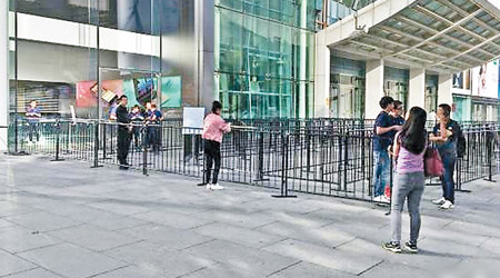 北京<br>北京的蘋果專賣店人流稀少。（互聯網圖片）