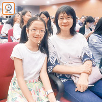 文太（右）說，女兒現於國際學校讀書，冀可增加取錄機會。