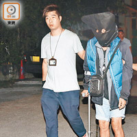 涉案持拐杖男被捕帶署。