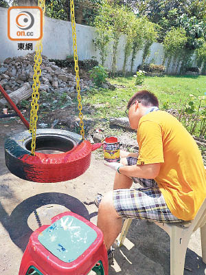 港義工為菲律賓貧困社區興建兒童遊樂場，亦堅持裝置鞦韆。（受訪者提供）
